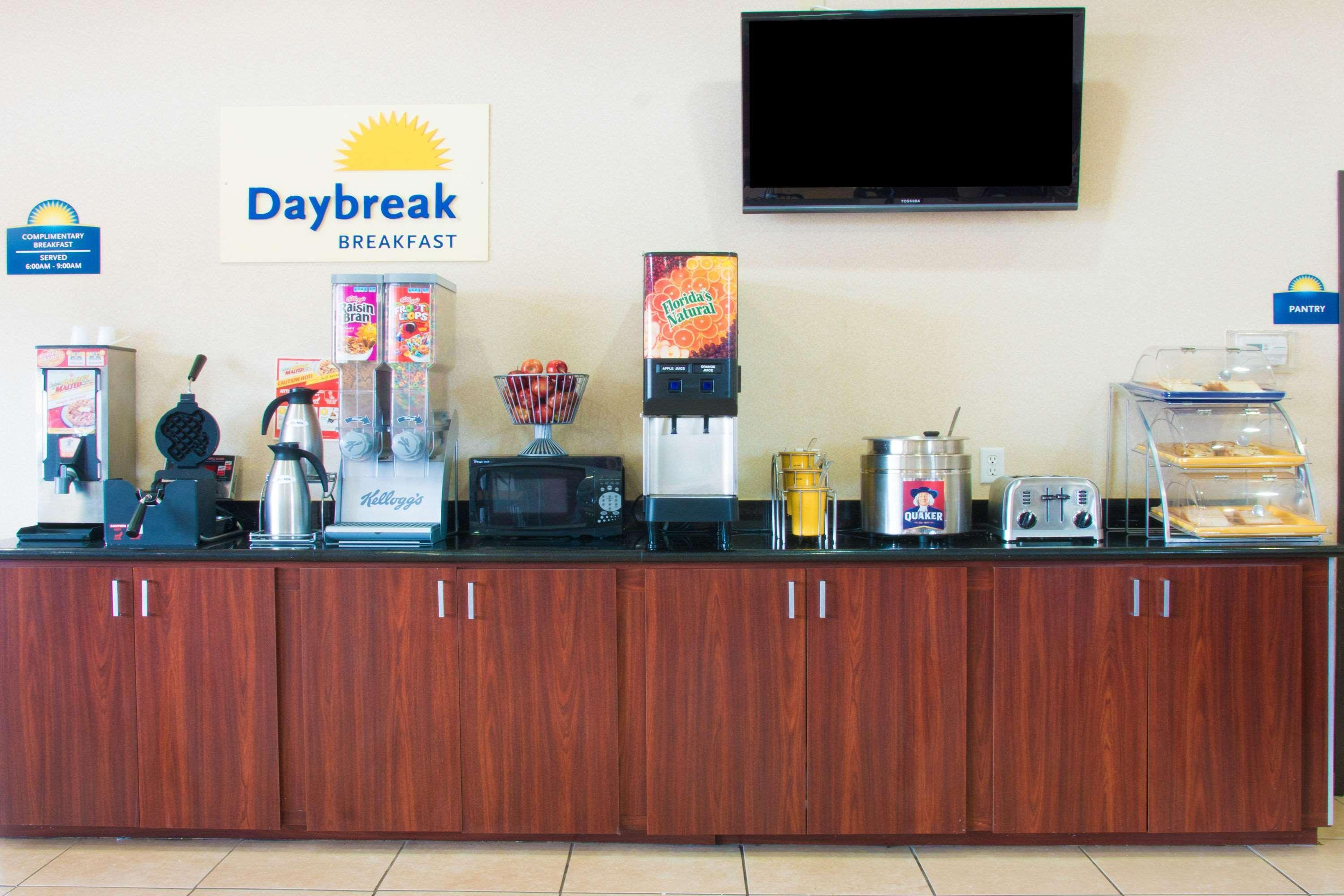 Days Inn By Wyndham N.W. Medical Center San Antonio Exterior photo