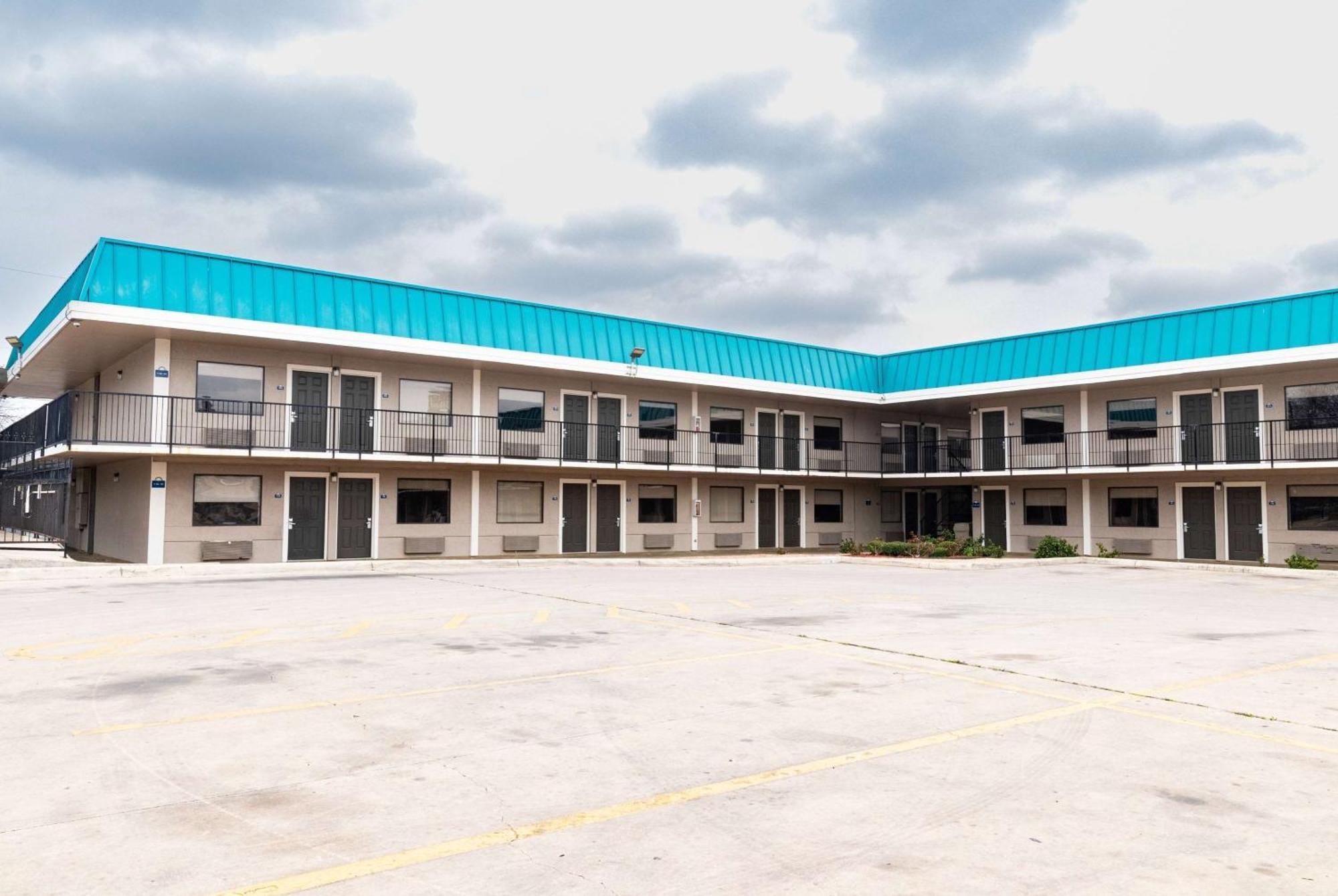 Days Inn By Wyndham N.W. Medical Center San Antonio Exterior photo